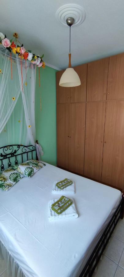 Sunflower Apartment Néa Péramos Zewnętrze zdjęcie